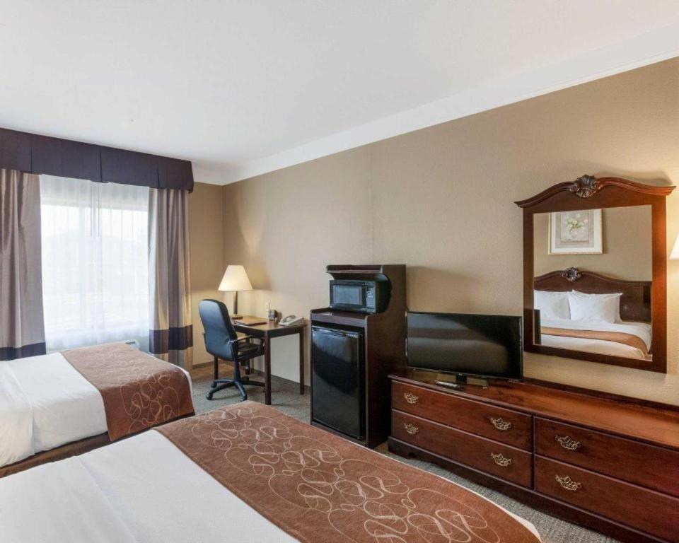 Comfort Suites Plainview Bagian luar foto