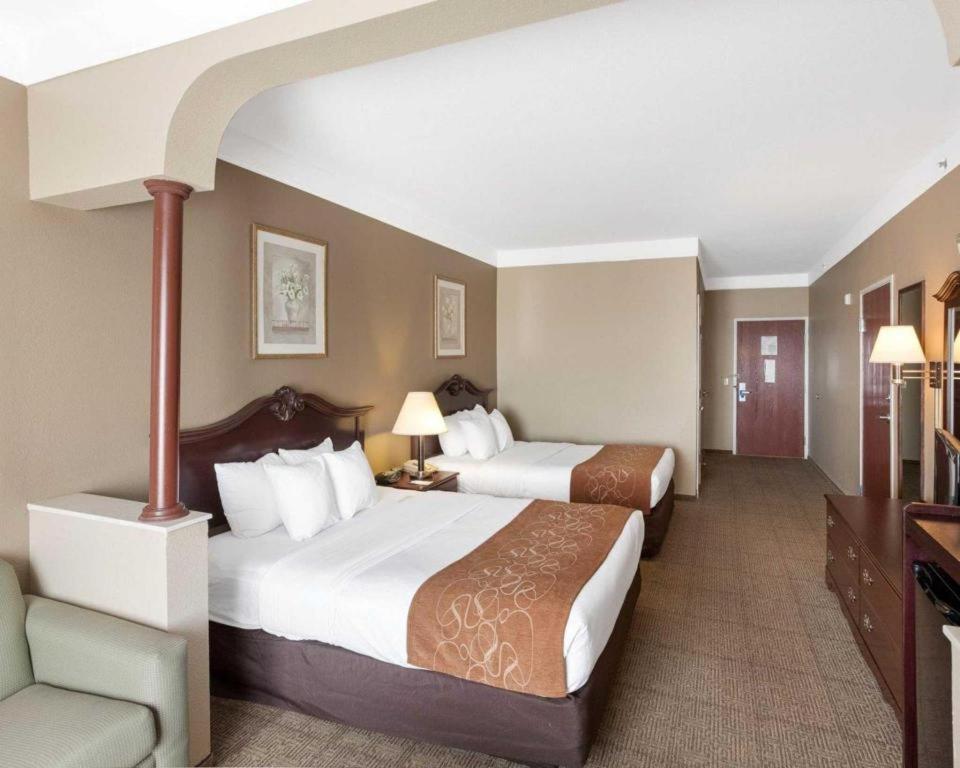 Comfort Suites Plainview Bagian luar foto