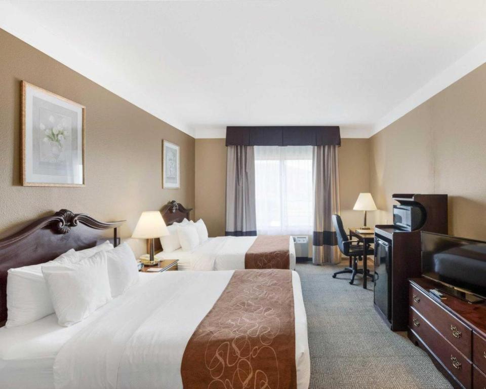 Comfort Suites Plainview Bagian luar foto