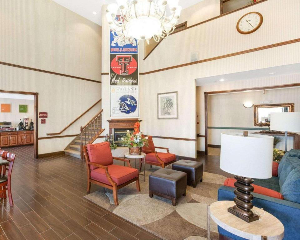 Comfort Suites Plainview Bagian luar foto