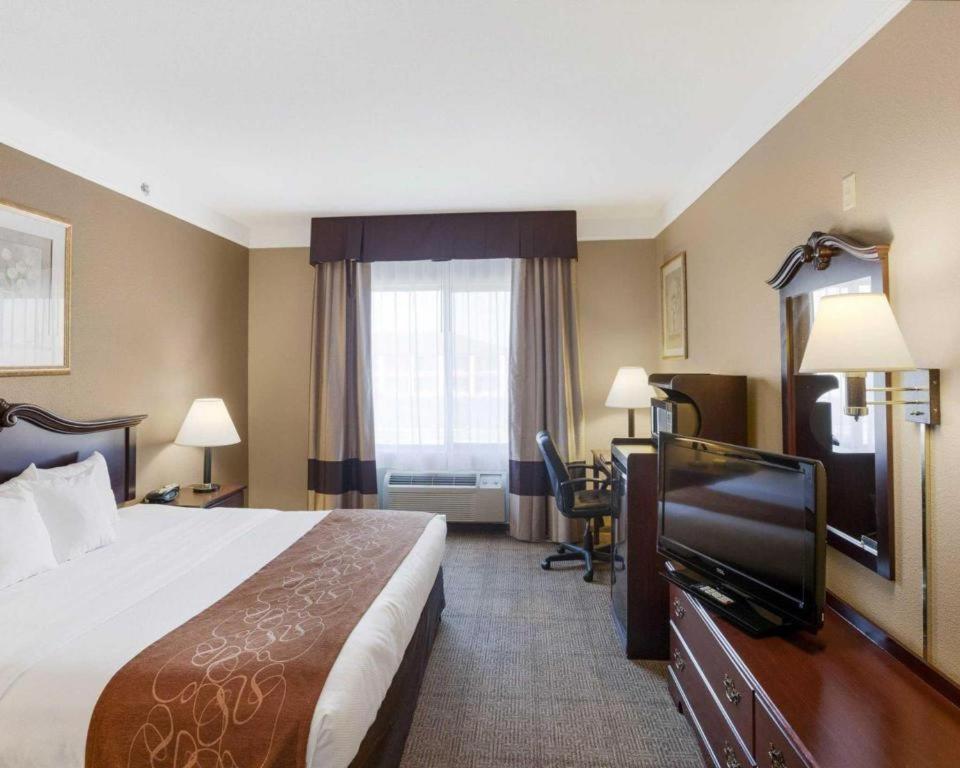 Comfort Suites Plainview Bagian luar foto