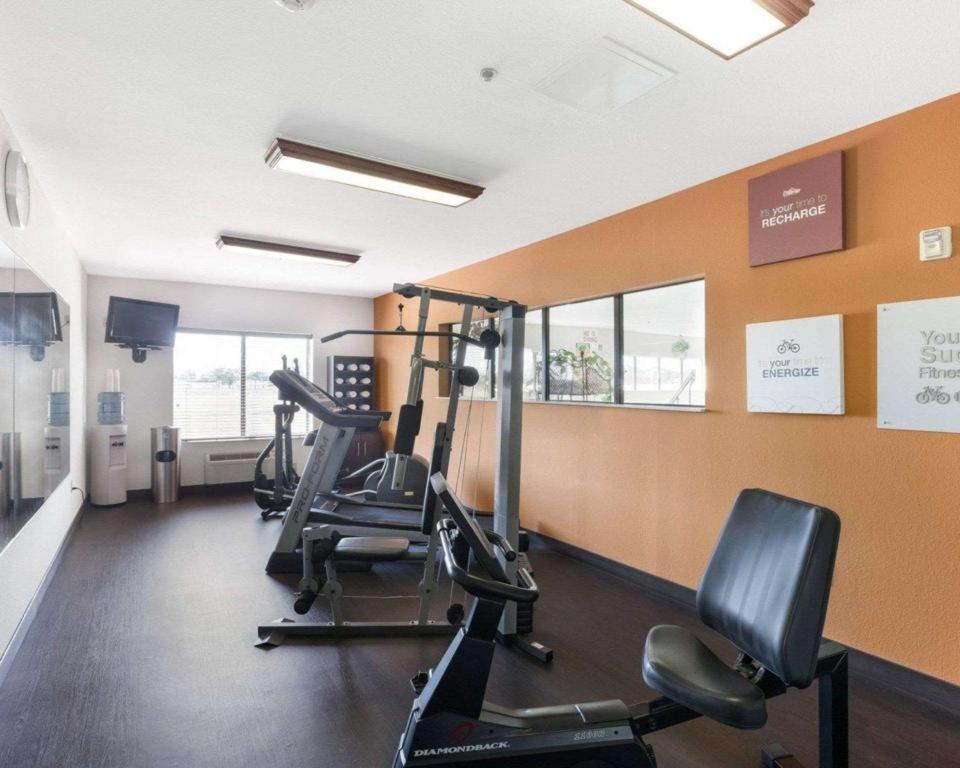 Comfort Suites Plainview Bagian luar foto