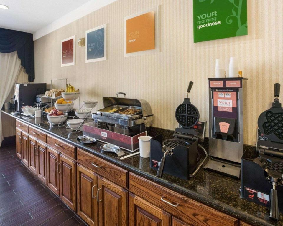 Comfort Suites Plainview Bagian luar foto