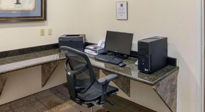 Comfort Suites Plainview Bagian luar foto