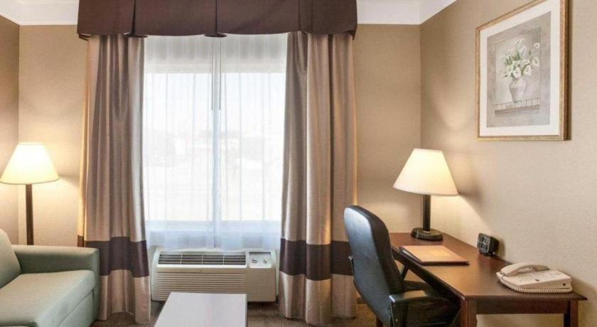 Comfort Suites Plainview Bagian luar foto