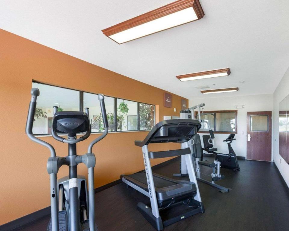 Comfort Suites Plainview Bagian luar foto